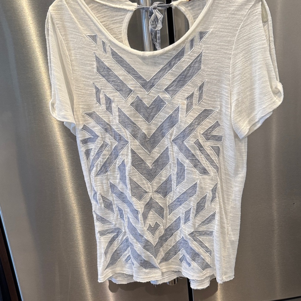 Democracy White and Gray Geometric Short Sleeve Top
